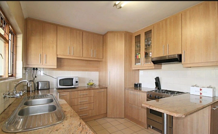 To Let 3 Bedroom Property for Rent in Heldervue Western Cape
